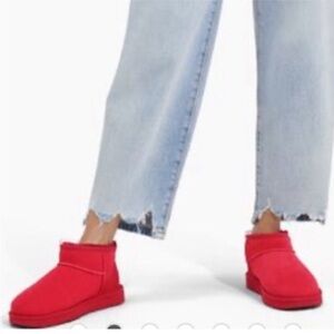 NEW✨ UGG Classic Ultra Mini Boot